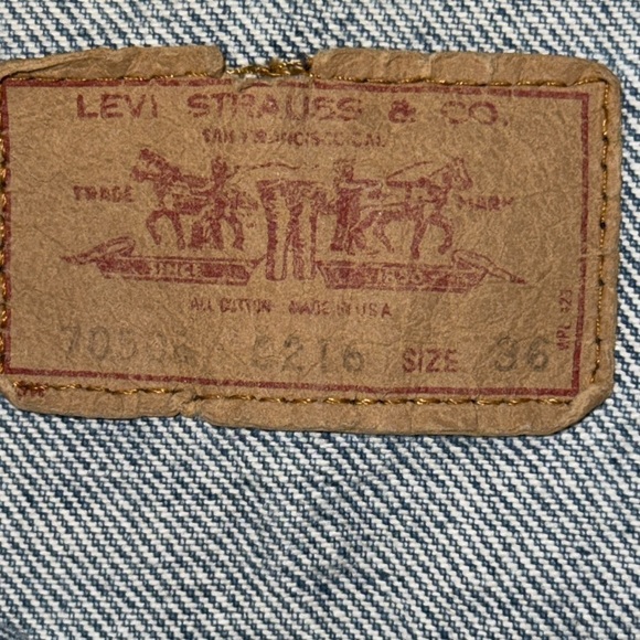 Vintage Levi’s Denim Trucker Jacket - Picture 6 of 9